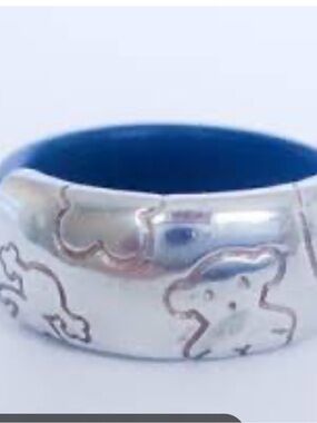 Tous sterling silver carved Bear with black rubber back Signed $185 unisex